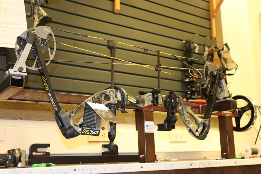 Diamond Archery Edge 320 R.A.K. Package compound bow 