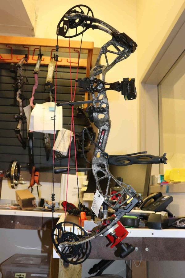 BlackOut Epic Compound Bow BEST Review [currentyear] BowAddicted