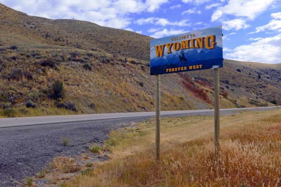 wyoming welcome sign